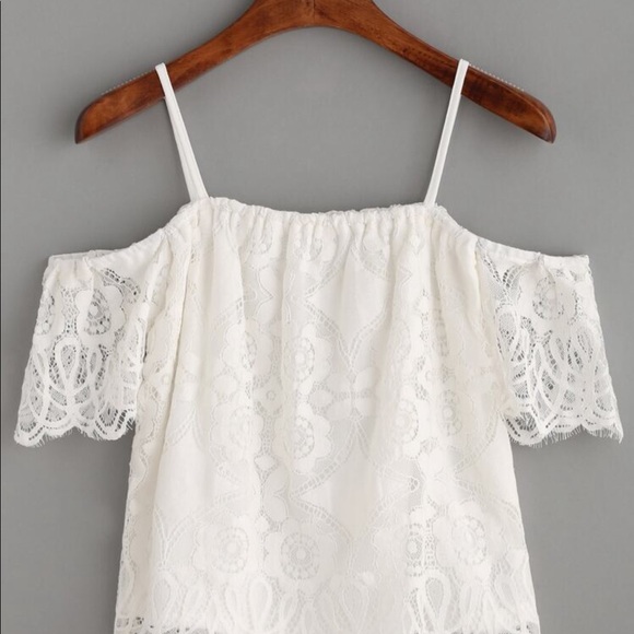 A&F | White Lace Cold Shoulder Peasant Top - Picture 4 of 5